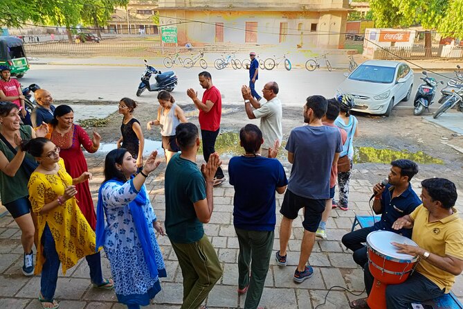 Guided Morning Bicycle Tour with Food Tasting in Jaipur - Safety and bike comfort: helmets, tandems, and e-rickshaws