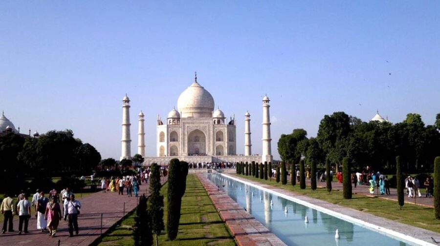 Guided Sunset Tour Of Taj Mahal with Skip-The-Line Entry - From hotel pickup to first views, what this tour really feels like