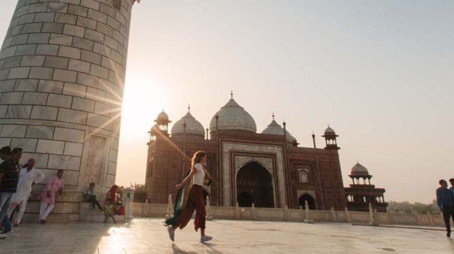 Guided Sunset Tour Of Taj Mahal with Skip-The-Line Entry - Professional guide support in your language