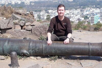 Half day Hyderabad tour to Golkonda fort & Qutub Shahi tombs in private car