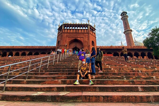 Half-Day Premium Classic Old Delhi Cycling Tour - Unity in Diversity - Gurudwara Sis Ganj Sahib: Sikhism Inside the Chandni Chowk Scene