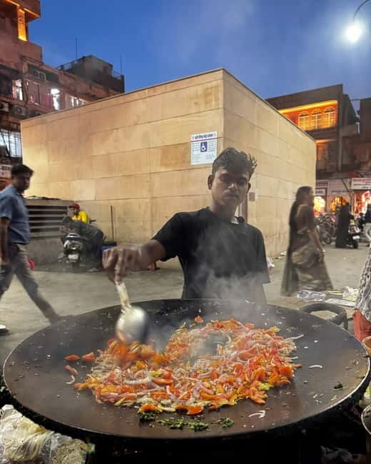 Heritage Walk & Street Food Tasting in Jaipur - Thatheras, temples, wells, and bangle making with sealing wax