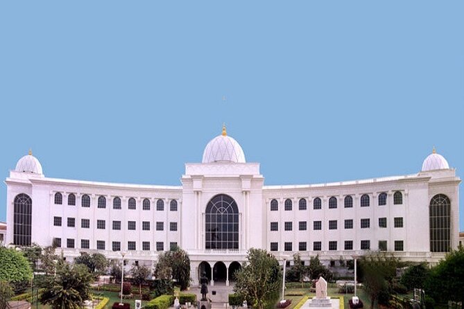 Hyderabad Classic Half Day Tour Snacks & Drinks Included - A 5-hour private loop through Charminar and Salar Jung Museum