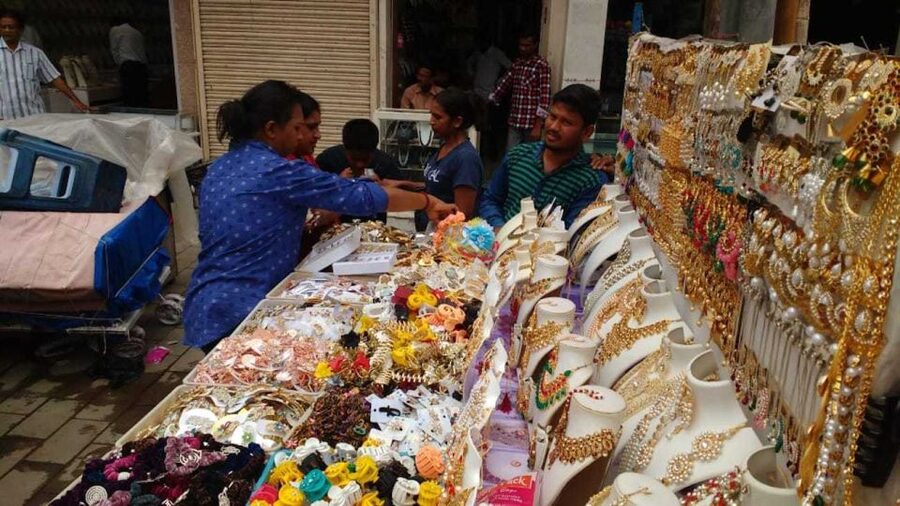 Hyderabad: Heritage Walking Tour of Old City and Charminar - Bazaars, bangles, perfumes, laces, and the clock tower detail