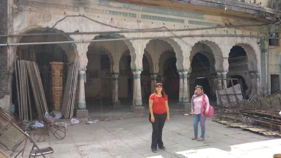 Hyderabad: Heritage Walking Tour of Old City and Charminar - Chowmahalla Palace: intricate carvings, glass chandeliers, and vintage cars