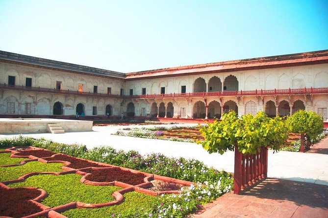 Hyderabad to Taj Mahal and Agra Fort Same Day Tour with Flights - Optional Handicrafts Time at 03:00 PM (If the Schedule Allows)