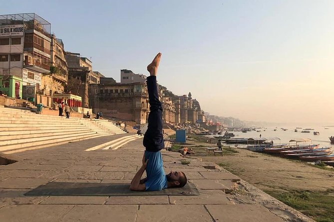 INDIVIDUAL YOGA CLASS - BEGINNER / ADVANCED Sunrise Yoga with Ayush in Varanasi - Ayush Tiwari tailoring your class to beginner through advanced