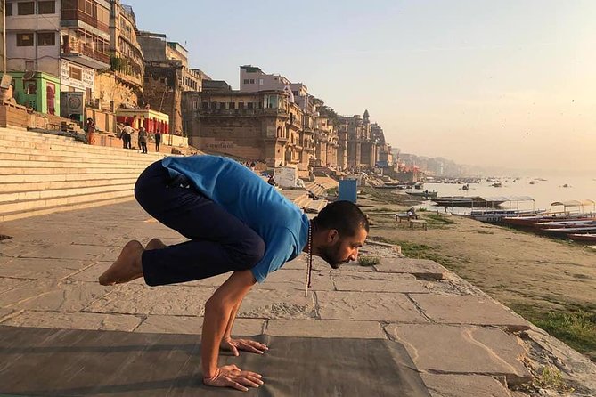 INDIVIDUAL YOGA CLASS - BEGINNER / ADVANCED Sunrise Yoga with Ayush in Varanasi - What you get included: mat, personal attention, and how to show up prepared