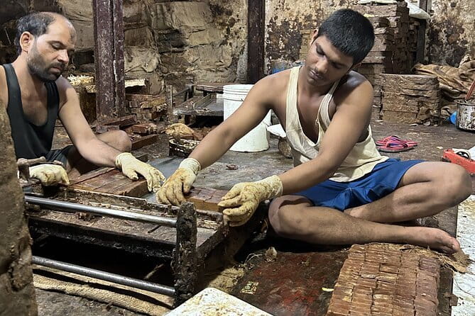 Inside Dharavi: A Unique Slum Tour with an Local Guide - Stop 1 and Stop 3: Third Wave Coffee as a practical launch point