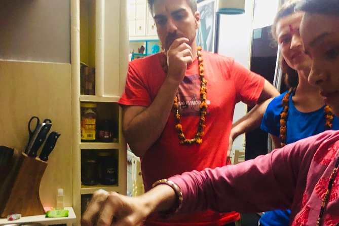 Interactive Cooking Class with a Local Family in Jaipur - The 2 hours 30 minutes flow, from welcome drink to shared dinner