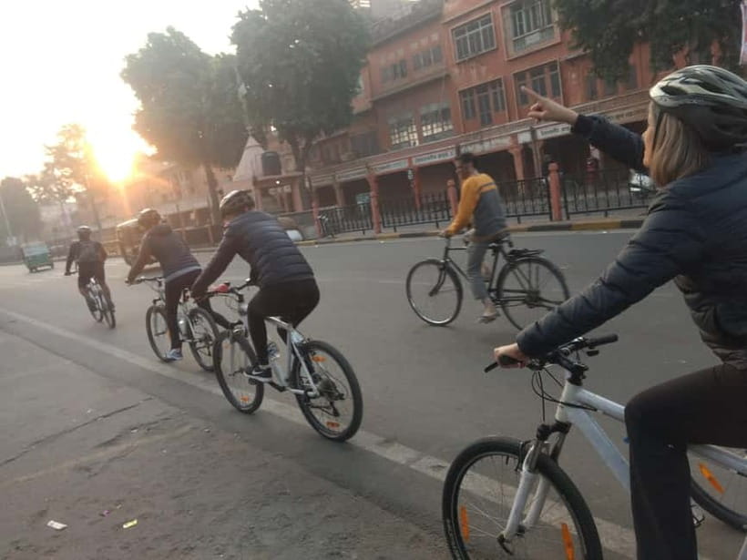 Jaipur: 3-Hour Morning Bike Tour of Jaipur Old City - Laughing yoga and the market morning: where the city feels like a storybook