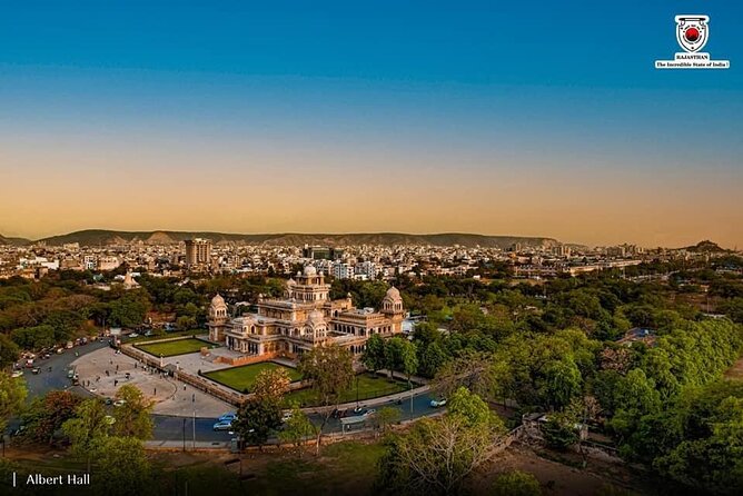 Jaipur - Agra Day Trip - Your air-conditioned SUV, driver, and guide setup