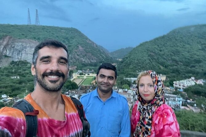 Jaipur Car tour with English driver - Amer Fort Area and the Market Moment: Your Jaipur, Your Way