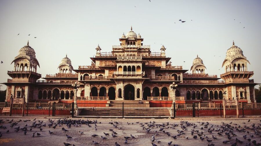 Jaipur City Tour: City Palace, Jantar, Hawa & Jal Mahal - Lunch stop: easy Rajasthani flavors or an international option