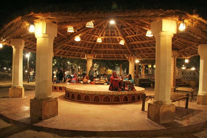 Jaipur: Cultural Evening Tour & Dinner at Chokhi Dhani - Getting there, and why the driver can make or break the evening