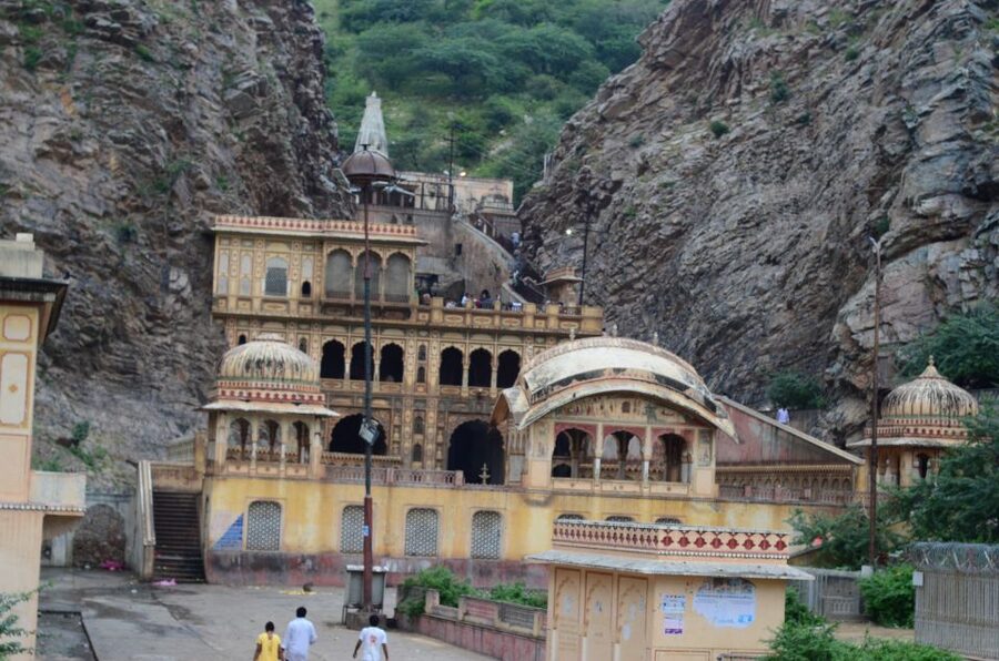 Jaipur : Cultural & History Tour With Private Guide - Lunch at a local Rajasthani restaurant