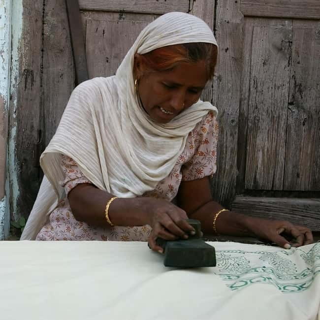 Jaipur: Cultural Tour with Artisan Craft Experiences - Hand block printing class: carving patterns, then stamping your own design