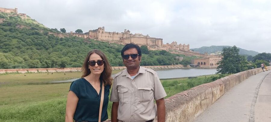 Jaipur: Full-Day City Tour with Car, Guide & Skip-the-Line - Lunch in a local restaurant, with real time to reset