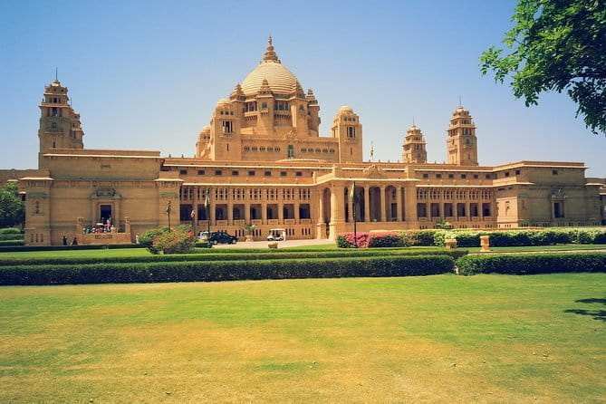 Jaipur Full Day Heritage of Pink City Tour By Tuk Tuk With Chai - Jal Mahal on Man Sagar Lake, and why shoreline views matter