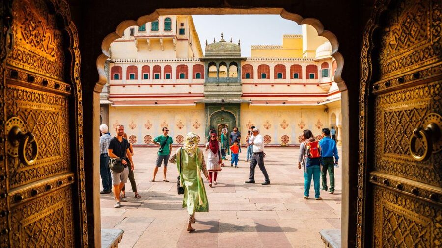 Jaipur: Full-Day Private Sightseeing Tour by Tuk Tuk - Jal Mahal and Panna Meena ka Kund: The Stops Between the Big Ones