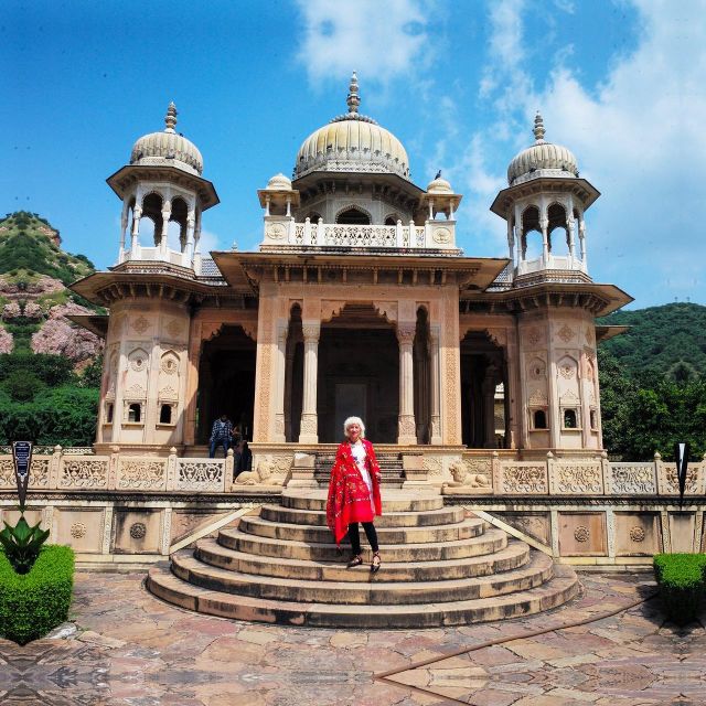 Jaipur: Full-Day Sightseeing Tour with Guide and Lunch - Lunch at a local restaurant, plus block printing and Ramgarhmode crafts
