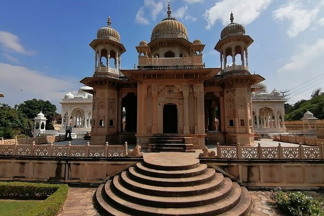 Jaipur Full-Day Tour by Car with Govt Guide - Royal Gaitor Tumbas: when Jaipur turns quiet