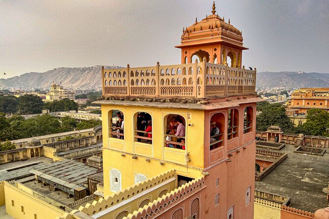 Jaipur Guided Sightseeing Tour - City Palace: where architecture and royal life intersect (about 2 hours)