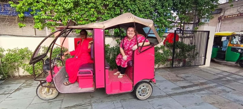 Jaipur Half-Day City Tour By E-Rickshaw with Female Driver - Flower market at dawn: the easiest way to start strong