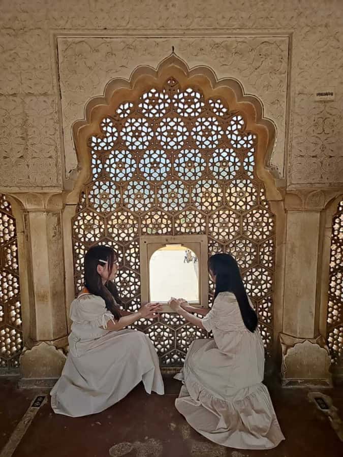 Jaipur: Half or Full Day Sightseeing Tour with Flower Market - Tea, snacks, and pacing through Jaipur heat