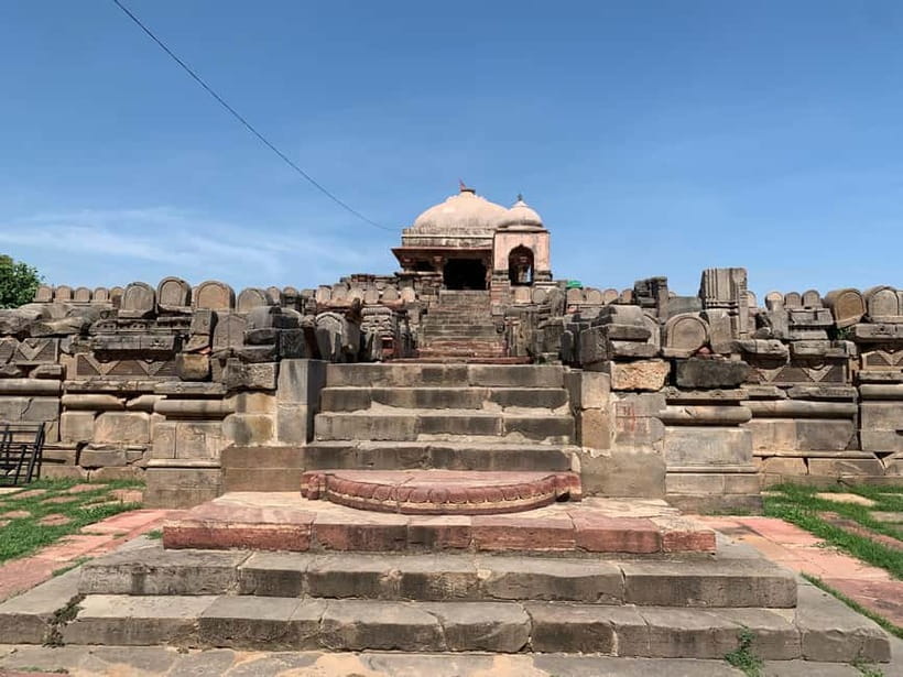 Jaipur: Haunted Bhangarh Fort and Abhaneri Stepwell Day Trip - Bhangarh Fort at daylight: how to enjoy a haunted ruin without getting lost