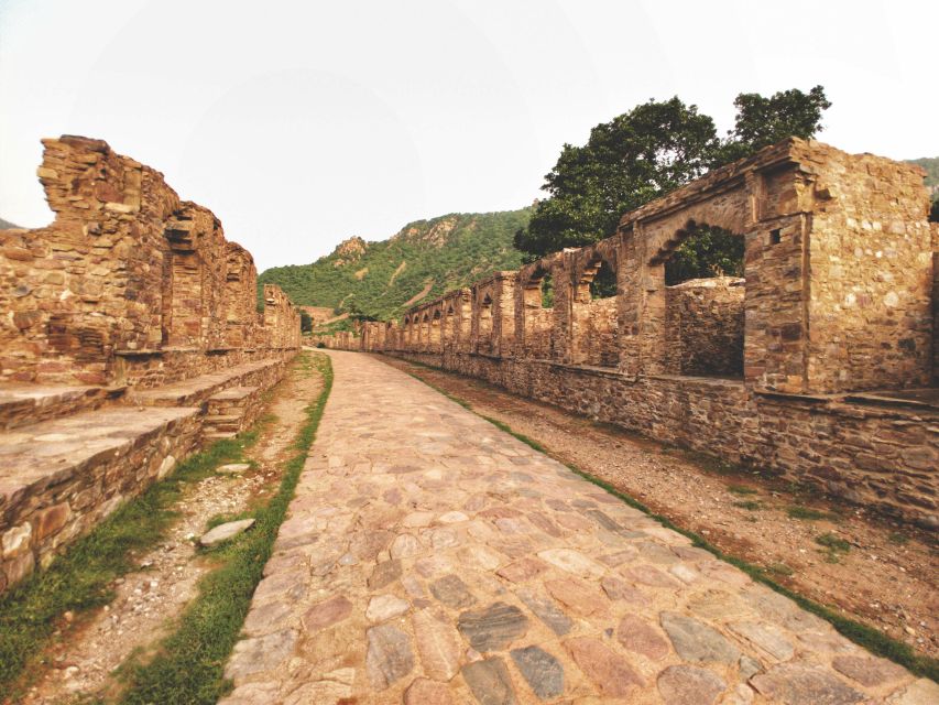 Jaipur: Haunted Bhangarh Fort and Abhaneri Stepwell Day Trip - Walking, timing, and energy: making a 1-day format work
