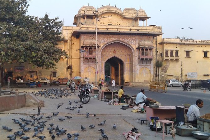 Jaipur Heritage Walking Tour - Local life, Havelis and Temples - Meeting Point, Route Style, and What 3 Hours Means