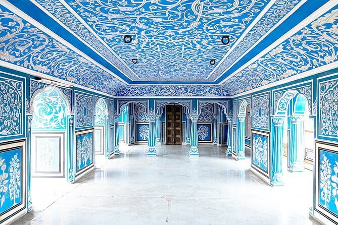 Jaipur Instagram Tour of Photogenic Spots - Birla Mandir Temple: where symmetry meets a calm interior