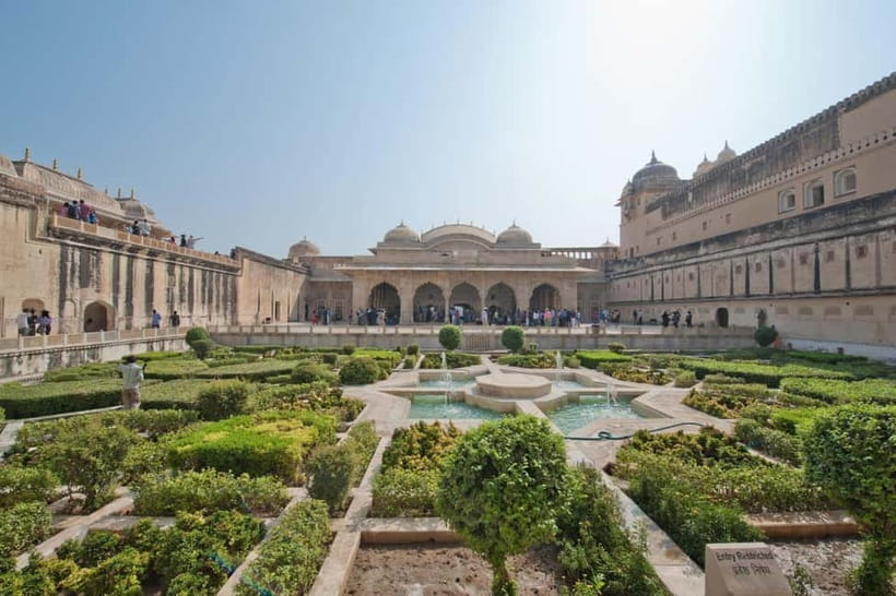 Jaipur: Jaipur & Amber Fort Full or Half-Day Guided Tour - Hawa Mahal: getting your best photos without sprinting