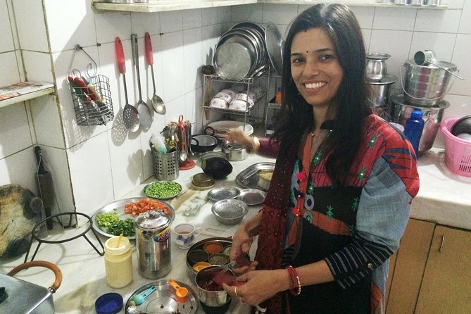 Jaipur Market Tour & Vegetarian Rajasthani Home Cooking Class - Key things to know before you go