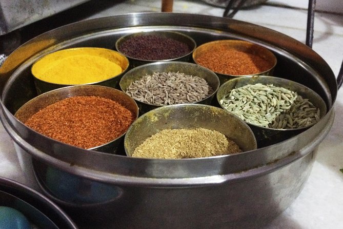 Jaipur Market Tour & Vegetarian Rajasthani Home Cooking Class - Finding your way to Crystal Mall, then getting into food mode