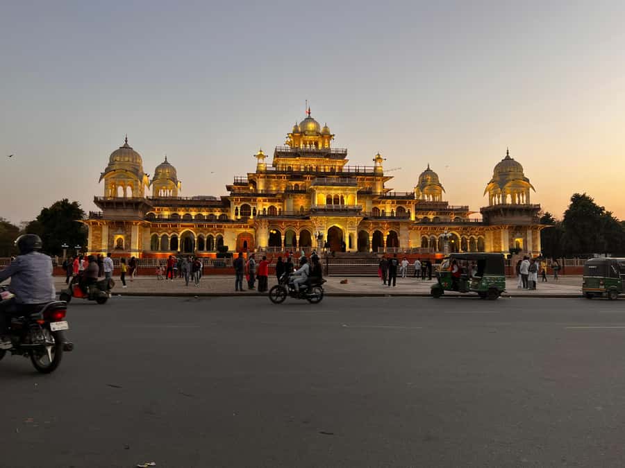 Jaipur: Night Tuk-Tuk Tour With Friendly Local Driver - Why a tuk-tuk night ride works so well in Jaipur