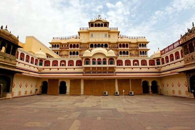 Jaipur One Day Private Sightseeing Tour with Guide - Stop 4: Jantar Mantar, UNESCO Astronomy in Stone (1 Hour)