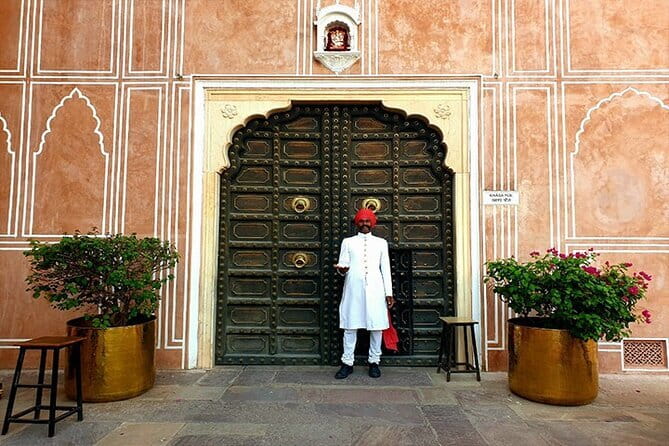 Jaipur One Day Private Sightseeing Tour with Guide - Stop 1: Panna Meena ka Kund Stepwell in Amer Town (2 Hours)