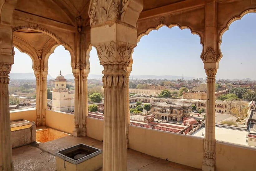 Jaipur: Private City Tour with Car, Guide, Tickets & Lunch - Timing tips: early entry to Amer Fort and crowd-smart choices