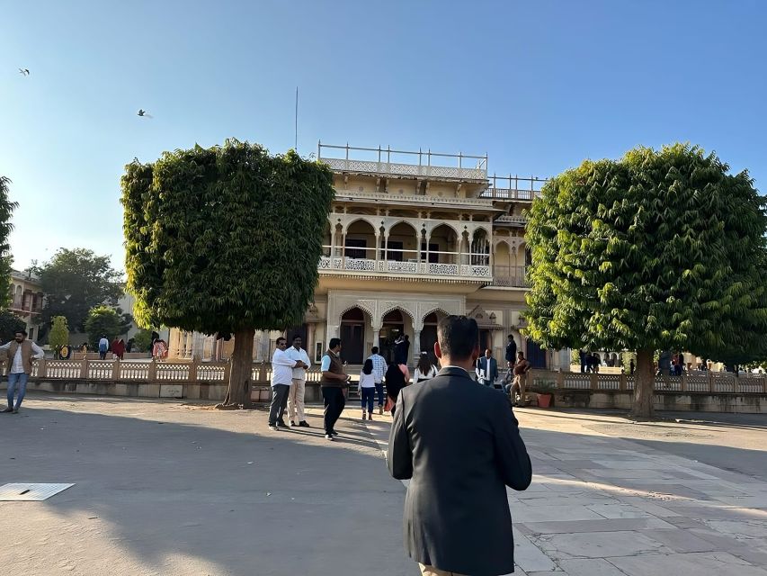 Jaipur Private City Tour with Hotel Pick-Up & Drop 4 - 8 Hrs - Hawa Mahal and Patrika Gate: from Palace of Winds photos to Pink City backdrops