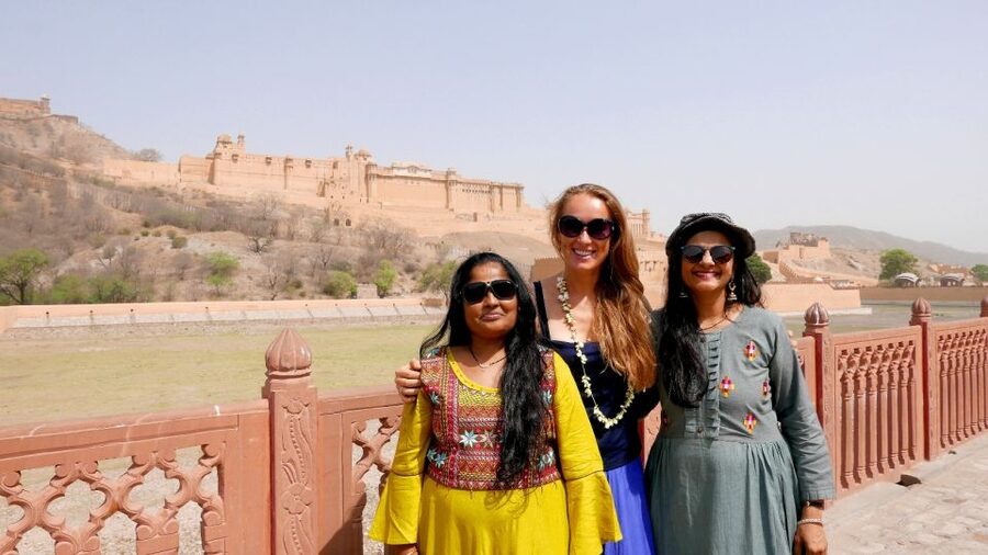 Jaipur: Private Full Day City Sightseeing Tour with Guide - The shopping window in Jaipur: bangles, gems, blue pottery, and textiles