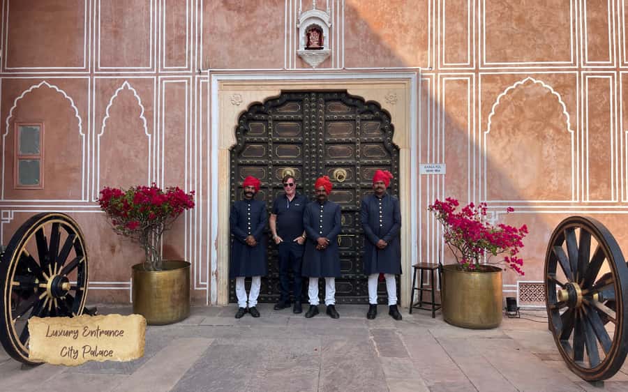Jaipur: Private Full-Day Guided City Tour - Starting with Hawa Mahal: the facade you see first, the story you get next