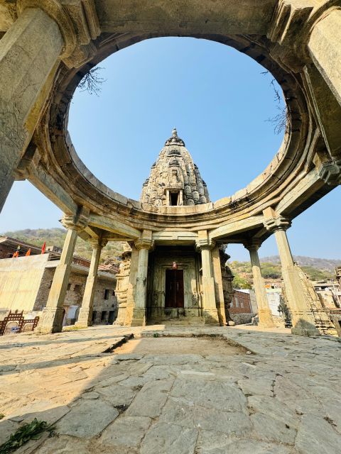 Jaipur: Private Full Day Sightseeing Tour By Car with Guide - Amber Fort, Panna Meena ka Kund, and Jal Mahal: fortress, stepwell, water palace