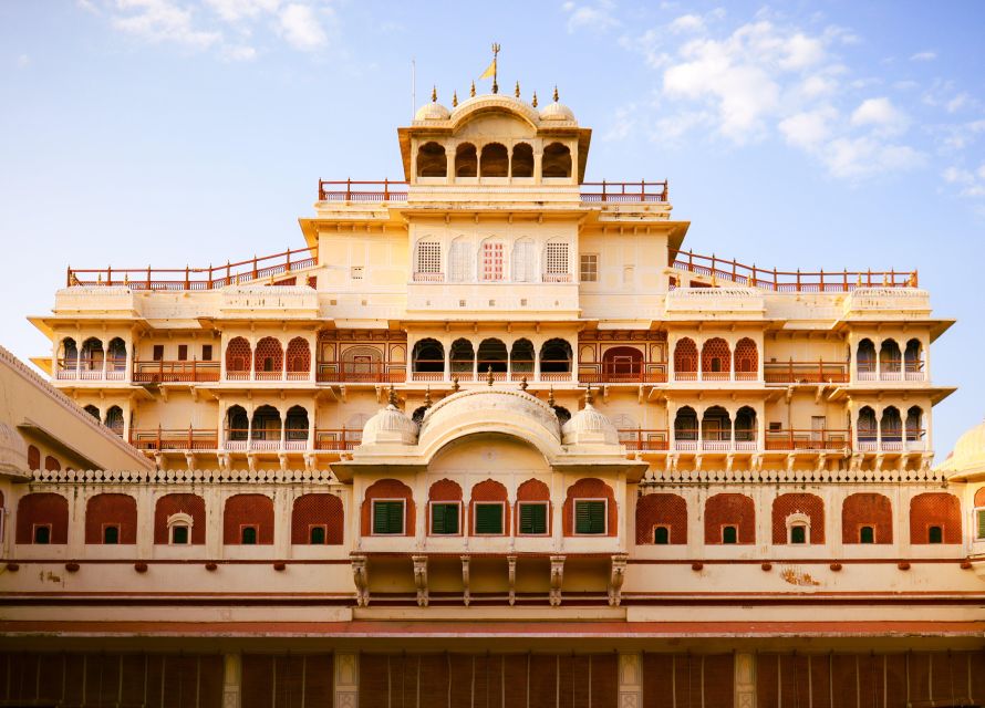Jaipur: Private Full Day Sightseeing Tour By Car with Guide - The 10 to 15 minute arts workshop: learn without getting cornered