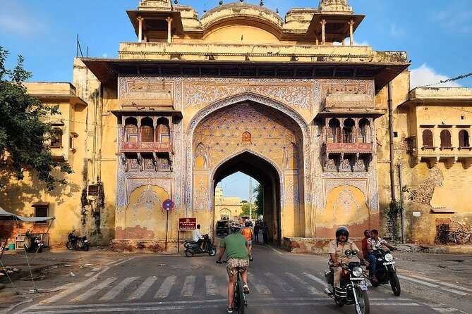 Jaipur Private Full-Day Sightseeing Tour by Tuk-Tuk with Pickup - Jantar Mantar: 19 instruments built for seeing the sky