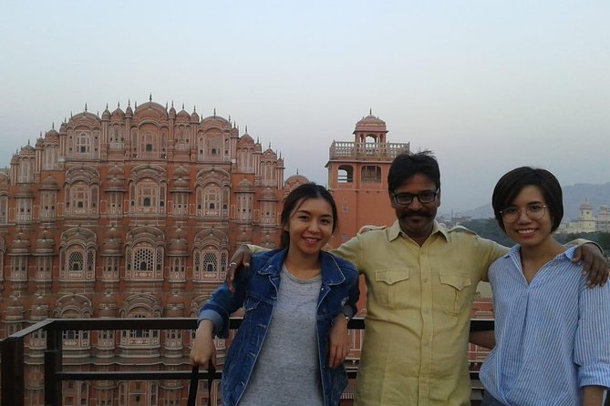 Jaipur- Private One Day Sightseeing Tour - Hawa Mahal: Palace of Wind and quick photo timing