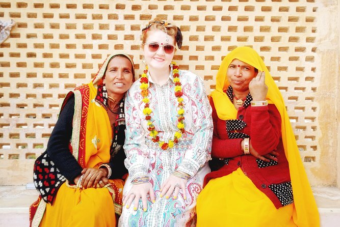Jaipur Sightseeing & Shopping Tour by Private Car with Guide - Shopping time with live demos, what to expect and how to shop smarter
