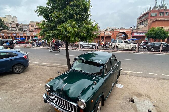 Jaipur walking tour. - Temple time in the old city: dress, shoes, and respect