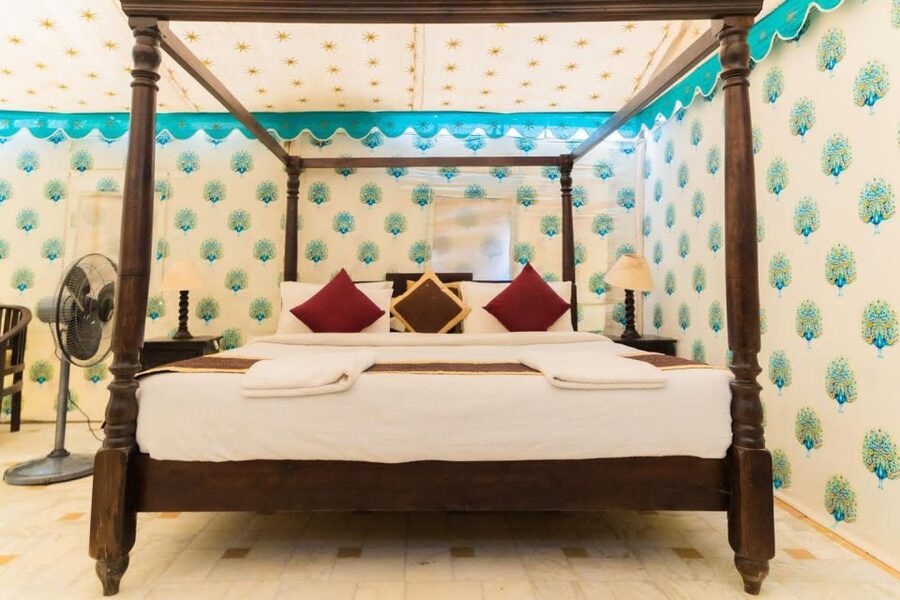 Jaisalmer: Romantic Night with Luxury Desert Camping - Luxury tent with ensuite bathroom: comfort that changes the whole night
